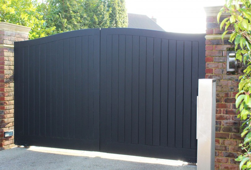 Electric gate installation 