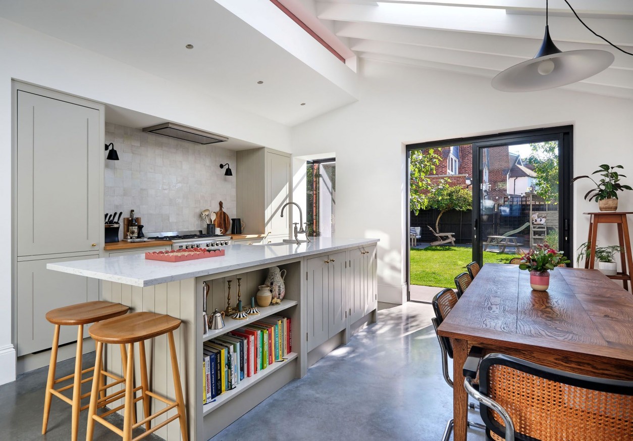 Kitchen fitting and installation