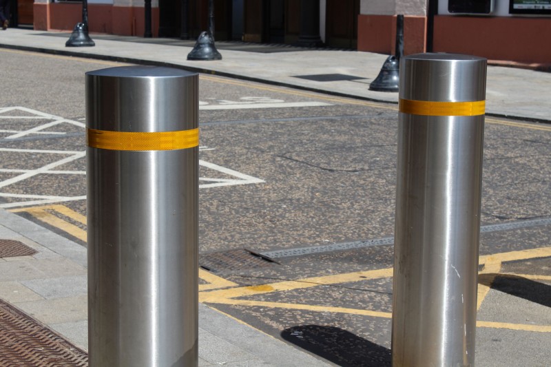 Bollards and barriers installation 