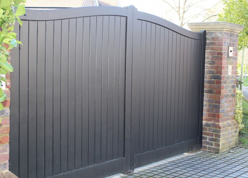 Electric gate installation 