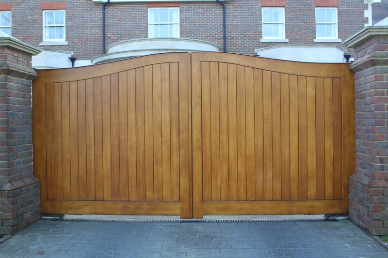 Electric gate installation 